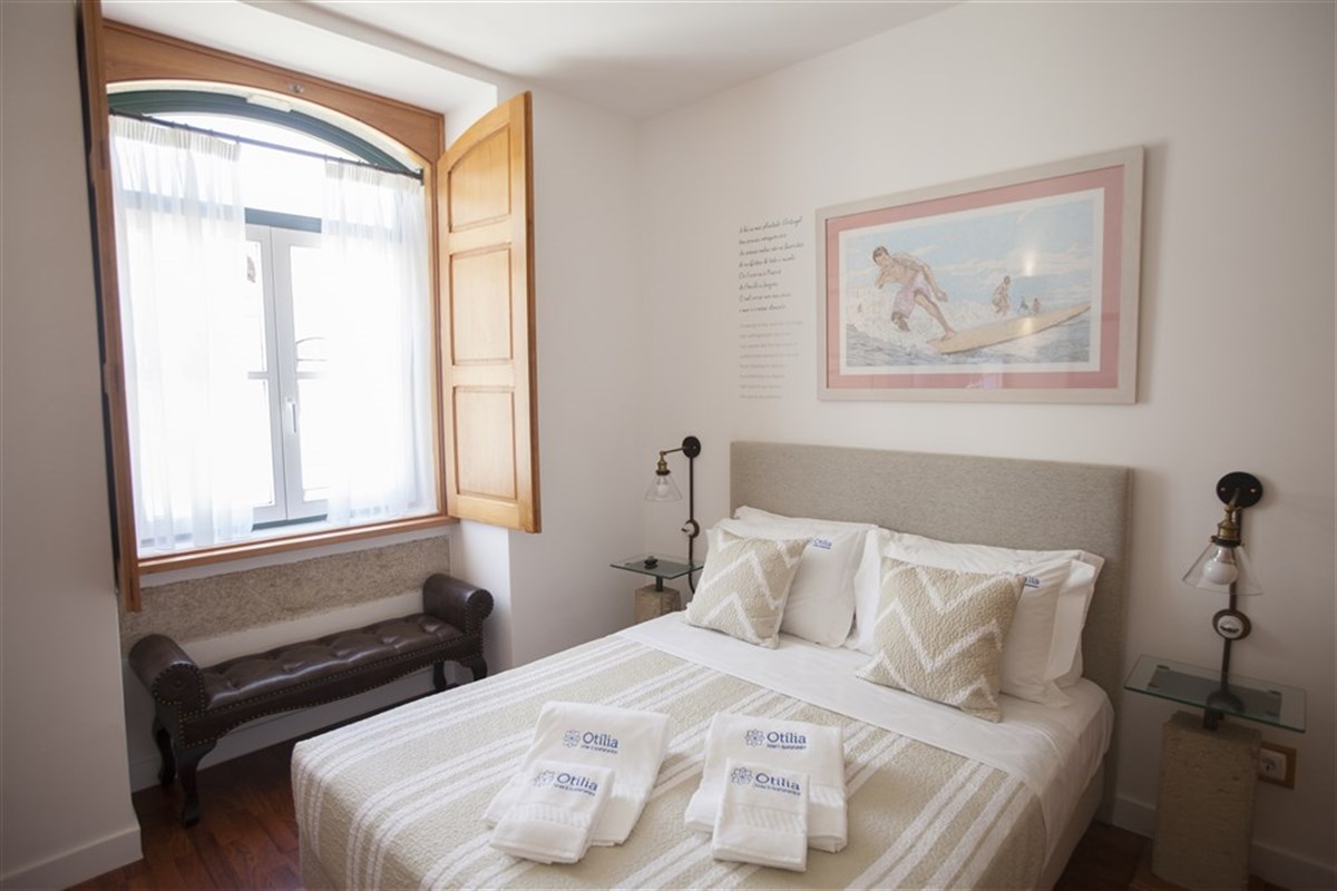 Quarto principal de um apartamento com vista para a rua Augusta