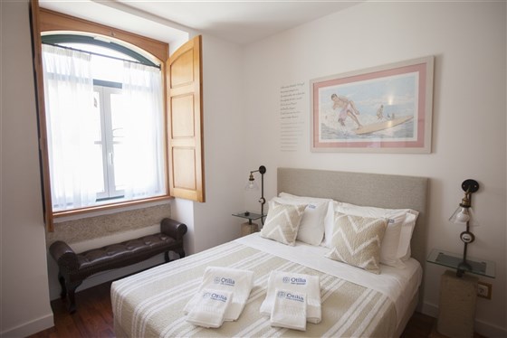 Quarto principal de um apartamento com vista para a rua Augusta