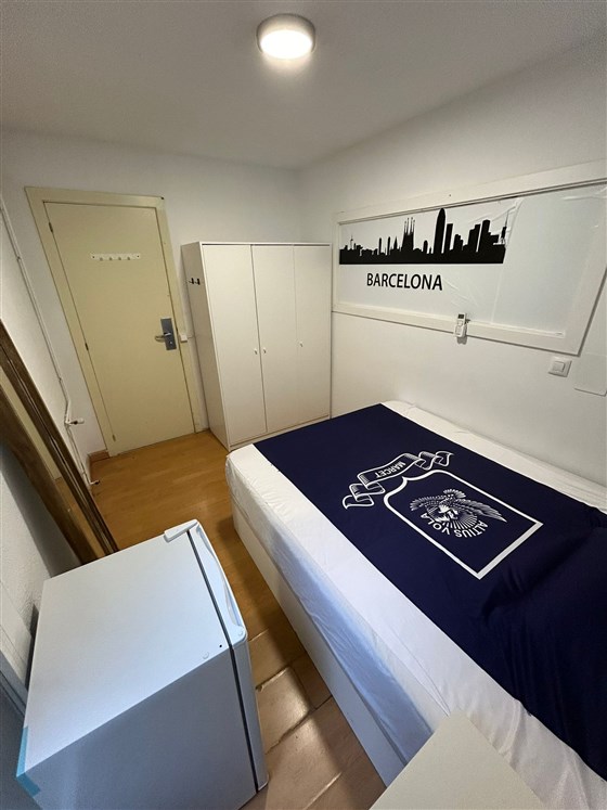 96115habitación 简单，双人床