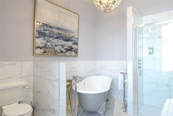 Dungallan Suite en-suite