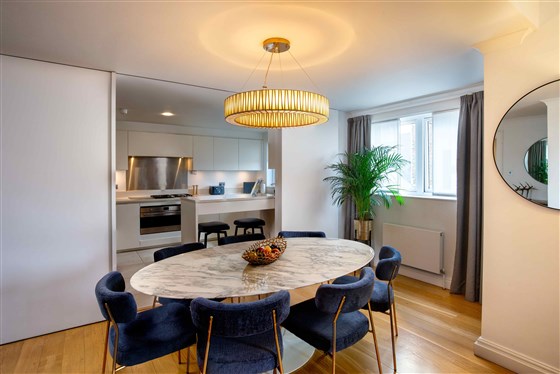 Monarch House - 39 Luxury Penthouse Dining
