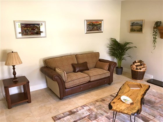 Lounge per gli ospiti in stile country
