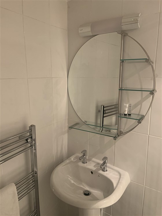 Quarto 1 com banheiro privativo