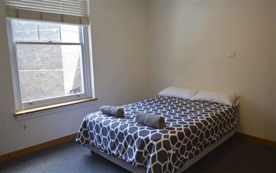 Chambre Hanks rénovée avec salle de bains