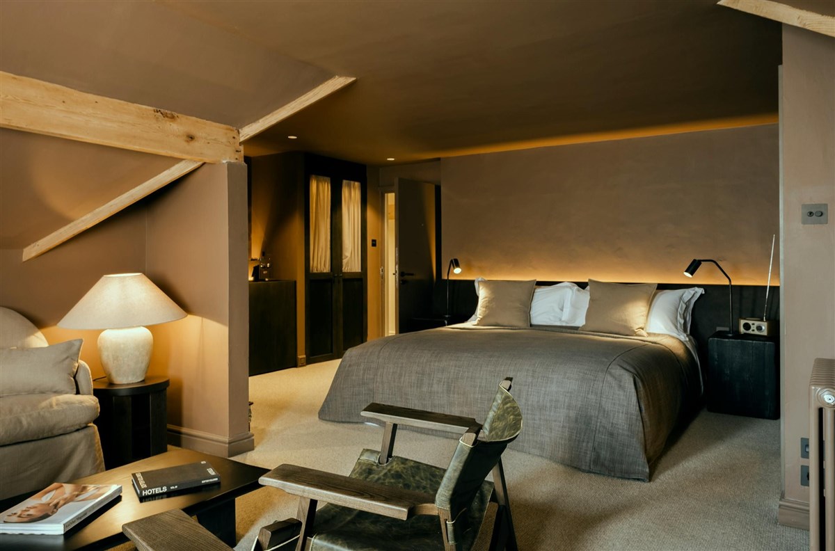Hyll Courtyard Roomy with Lounge