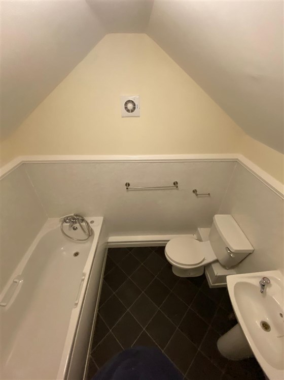 Room 4 Bathroom (Small Double)