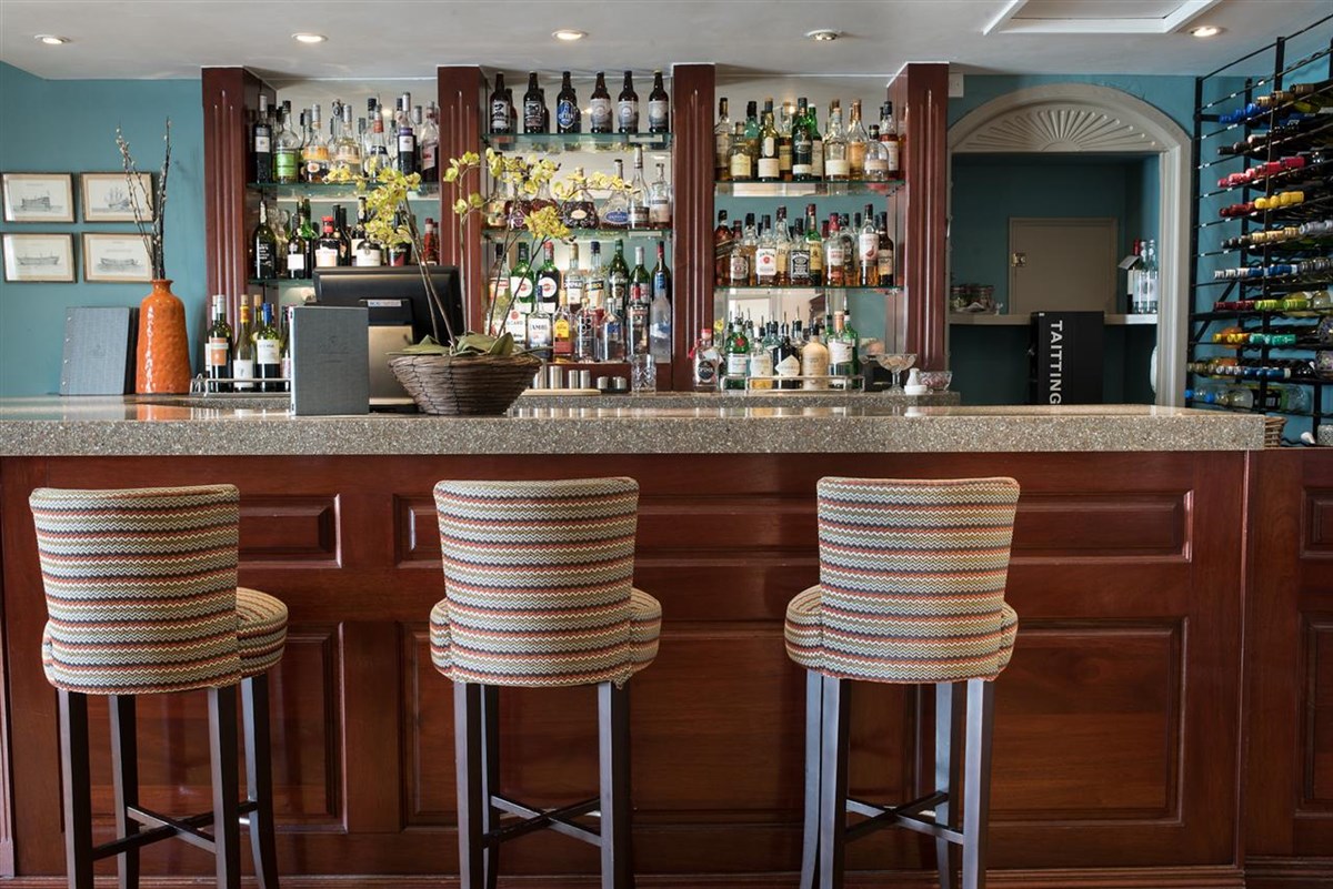Alexandra cocktail bar