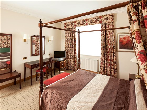 Fairfield Manor Hotel