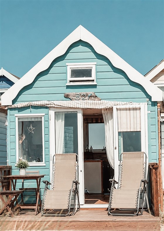 Beach hut front 
