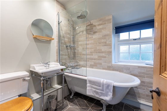 Hall Cottage Main Bathroom