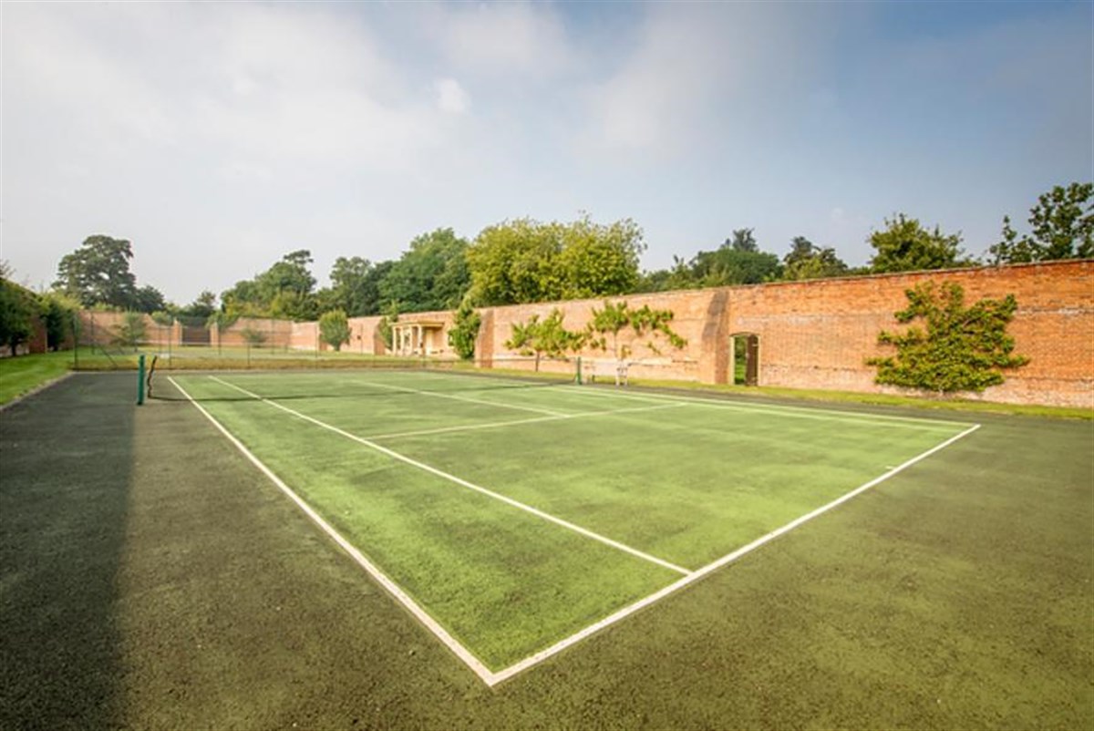 Hartwell-Tennisplätze im ehemaligen ummauerten Garten