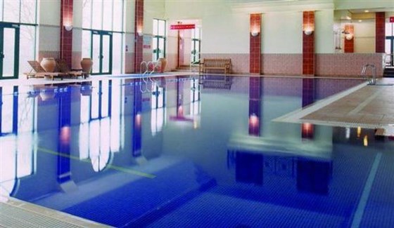 20m Pool