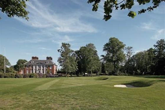 9th tee to the right and clubhouse in background