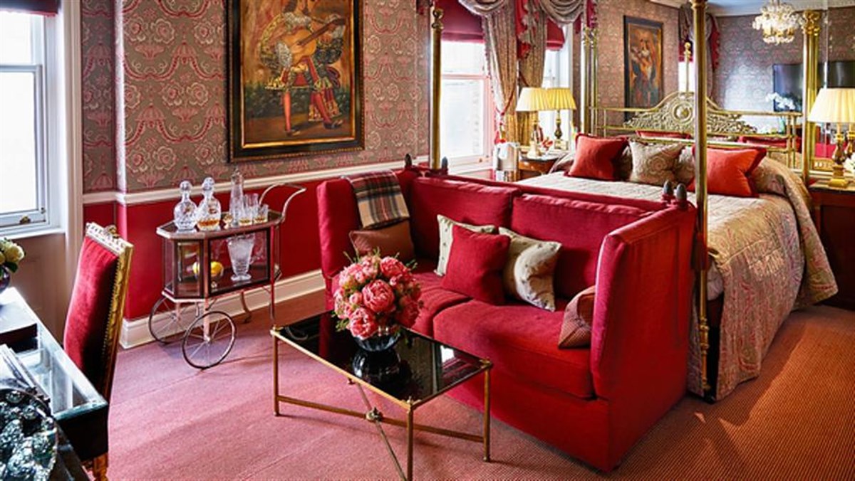 Victoria & Albert Suite 