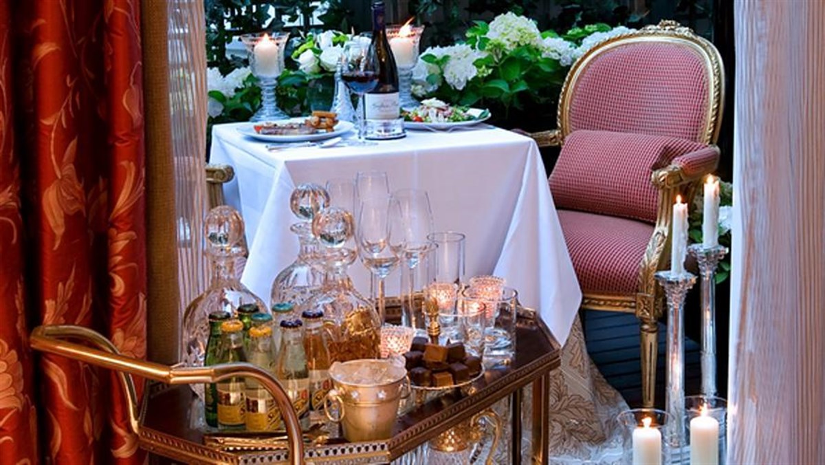 Victoria & Albert Suite 