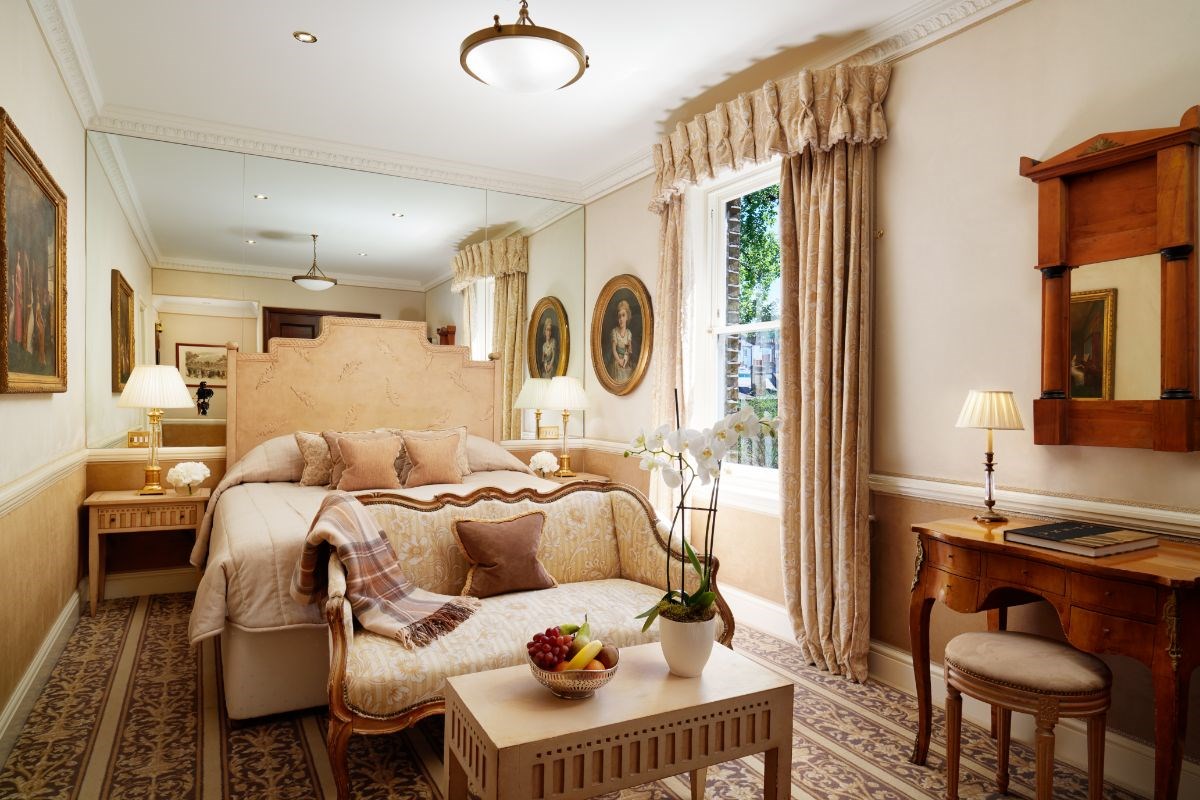 Deluxe Queen Room