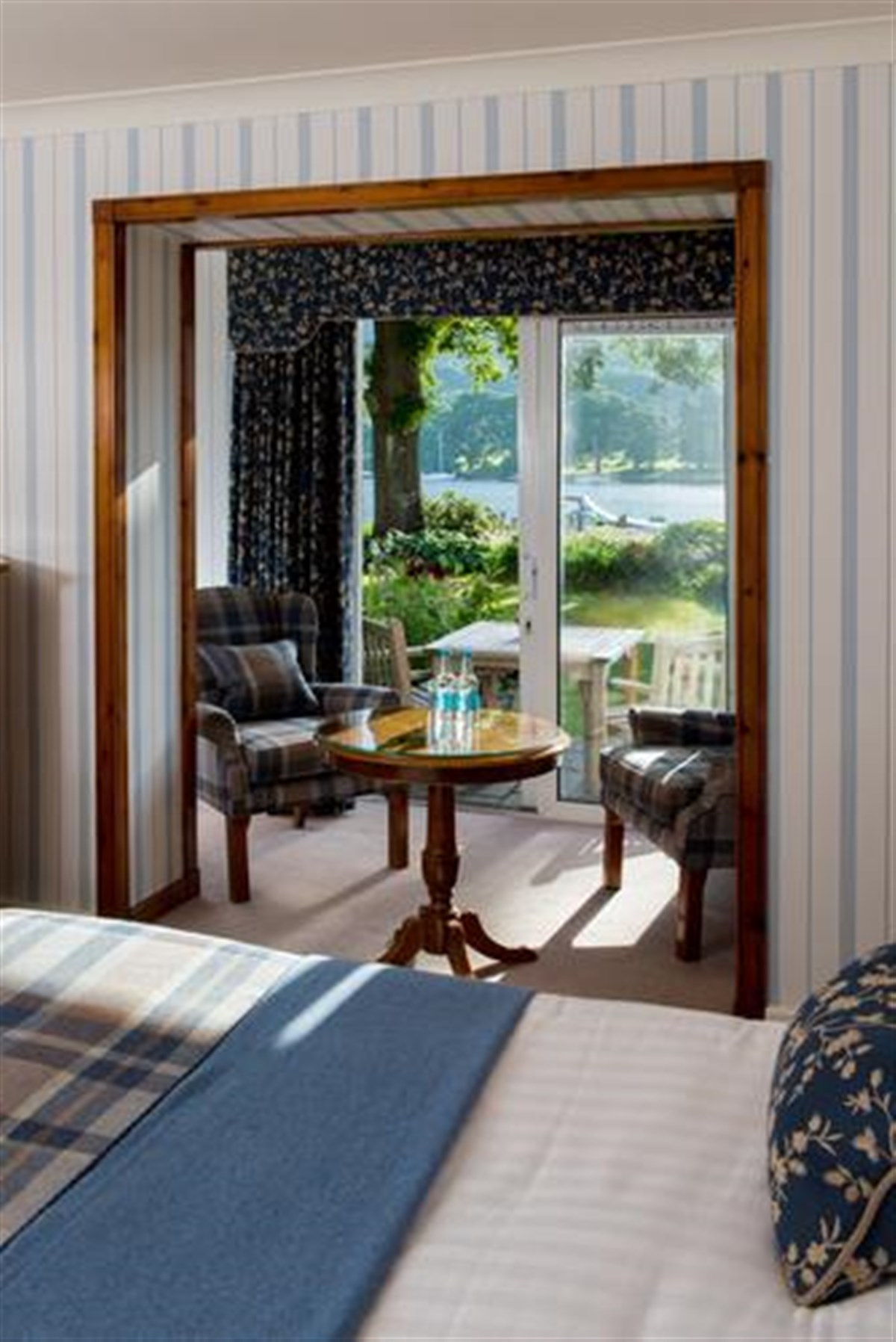Lakeview Terrace Room