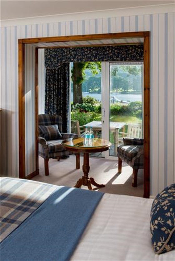 Lakeview Terrace Room