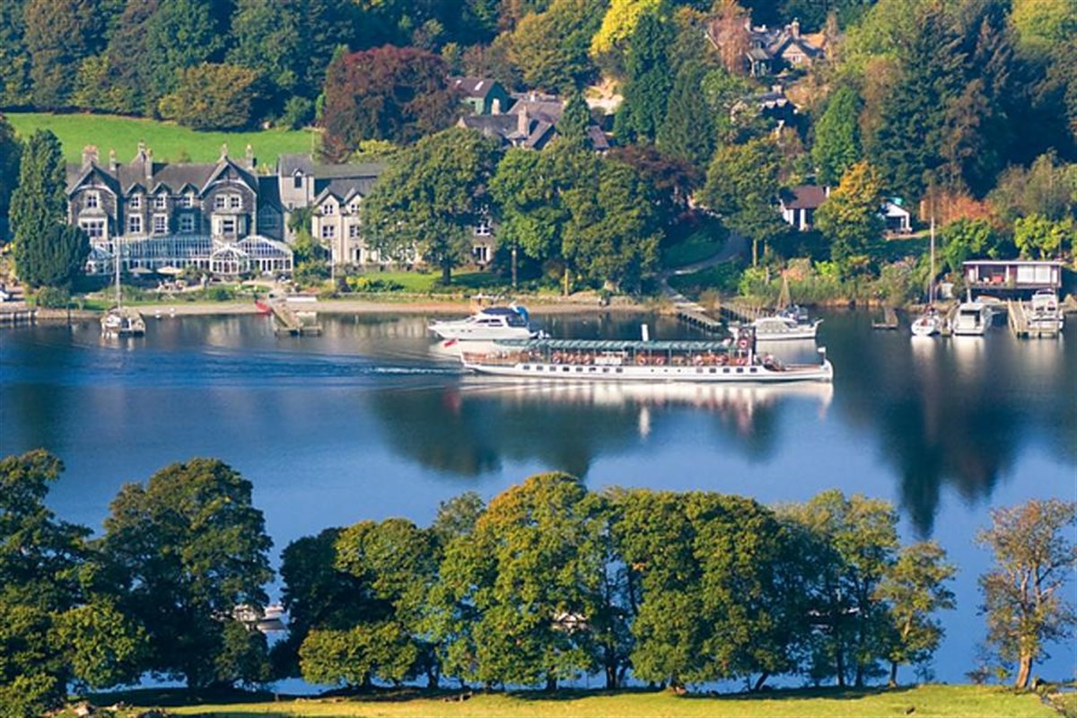 Lakeside Hotel