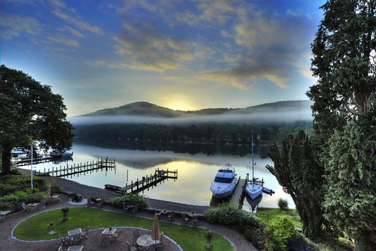 Ultimate Lakeview Room