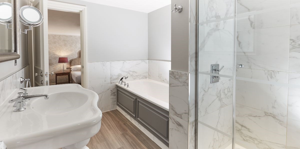 Room 32 bathroom