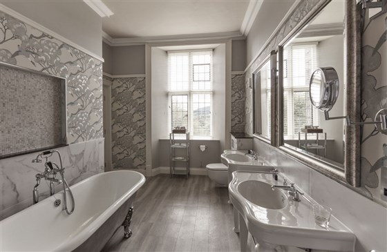 Room 4 bathroom
