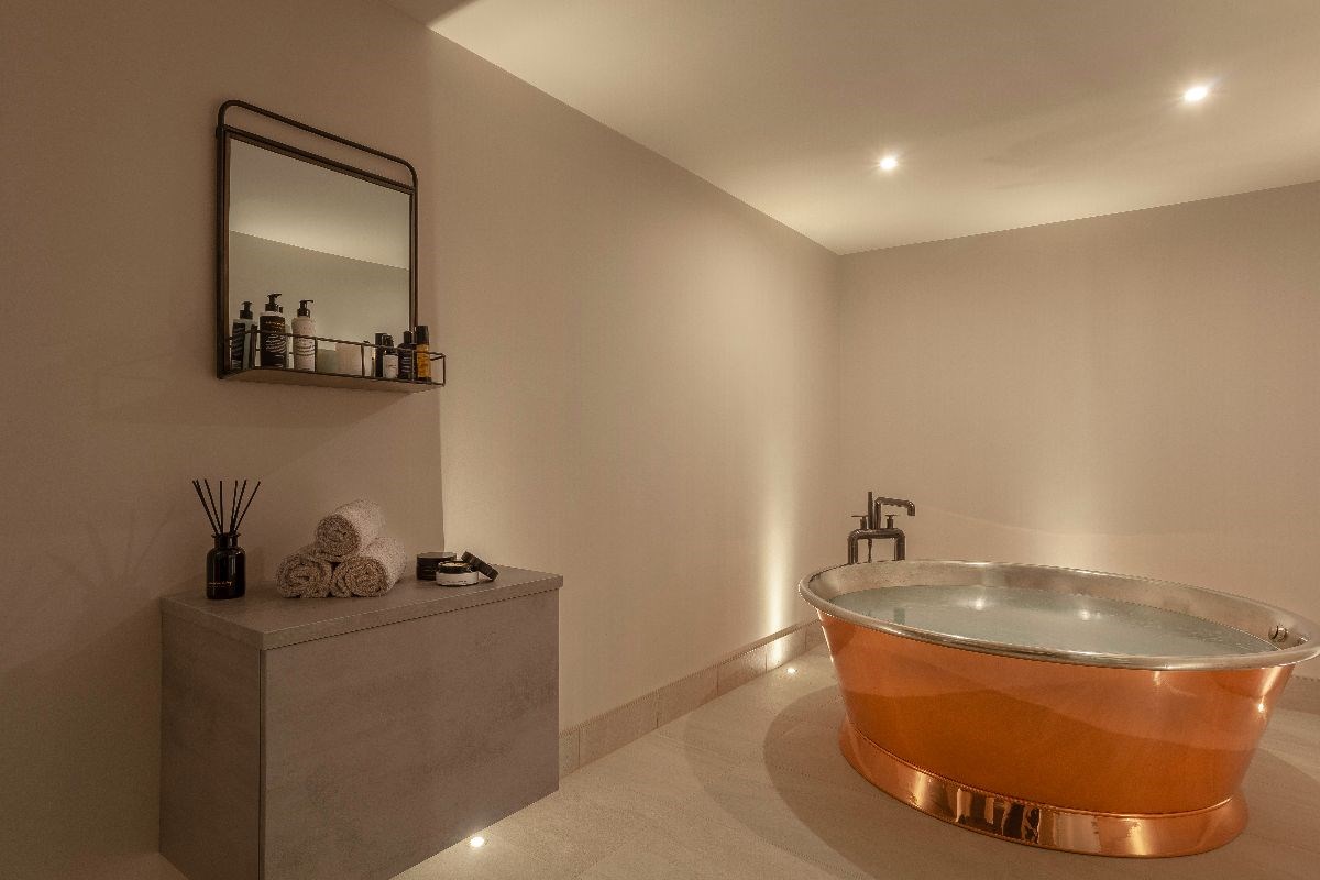 2 Person Copper Tub in The Alchemist Spa