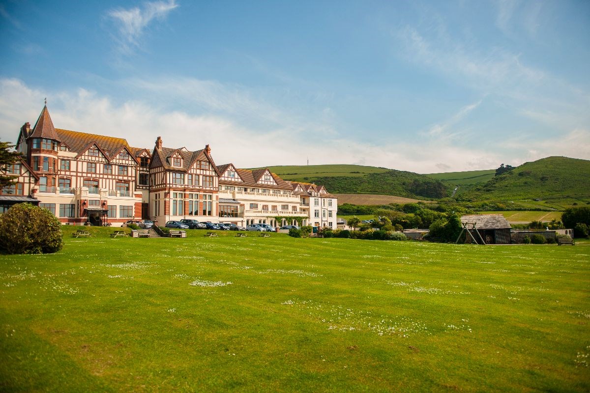 Hotel Exterior & Private Lawns