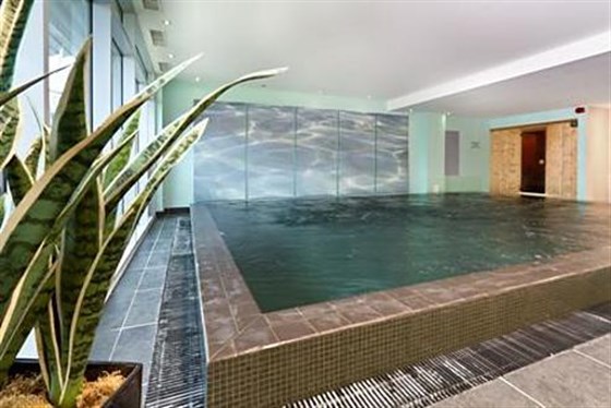 Spa hydro therapy pool