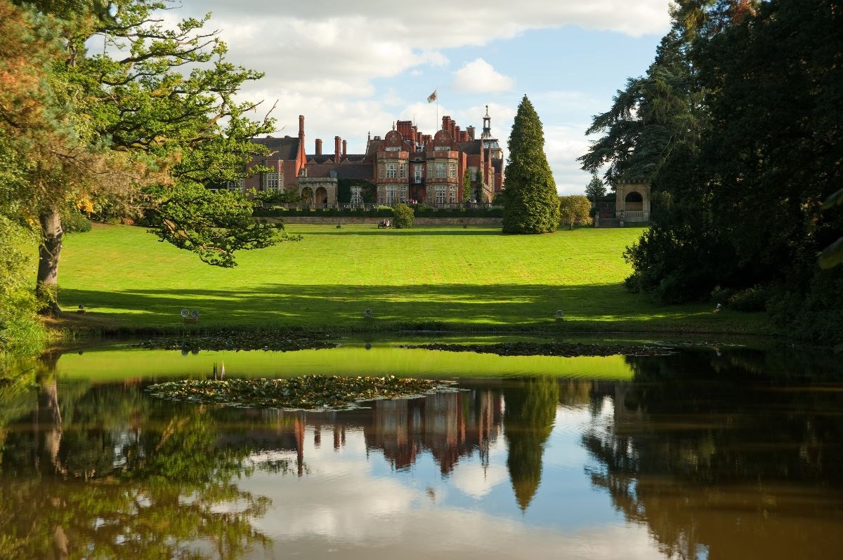 Boathouse Lake looking towards the Mansion House 