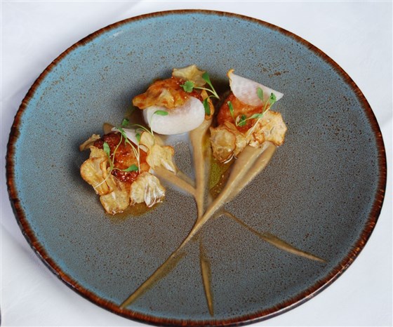 Scallop, Jerusalem artichoke, kohlrabi, miso & coriander 
