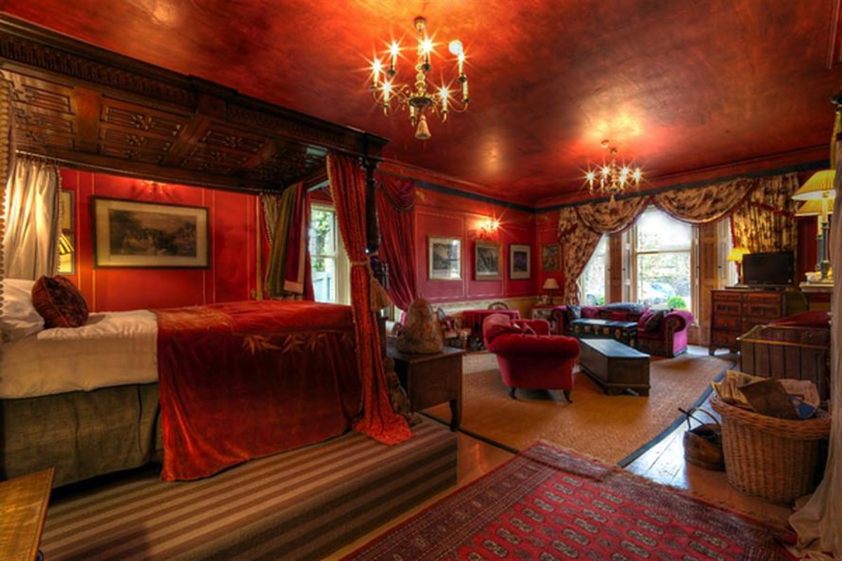 Red room suite at Strattons