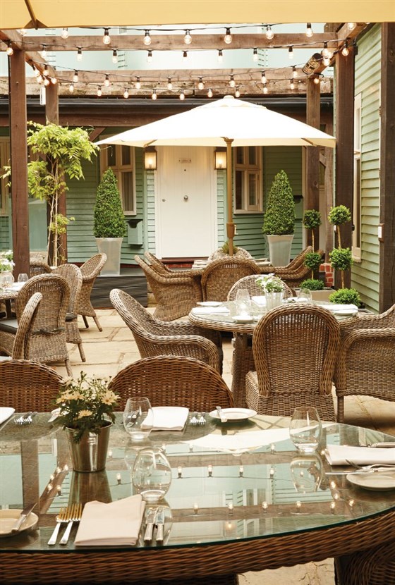 Al fresco dining 