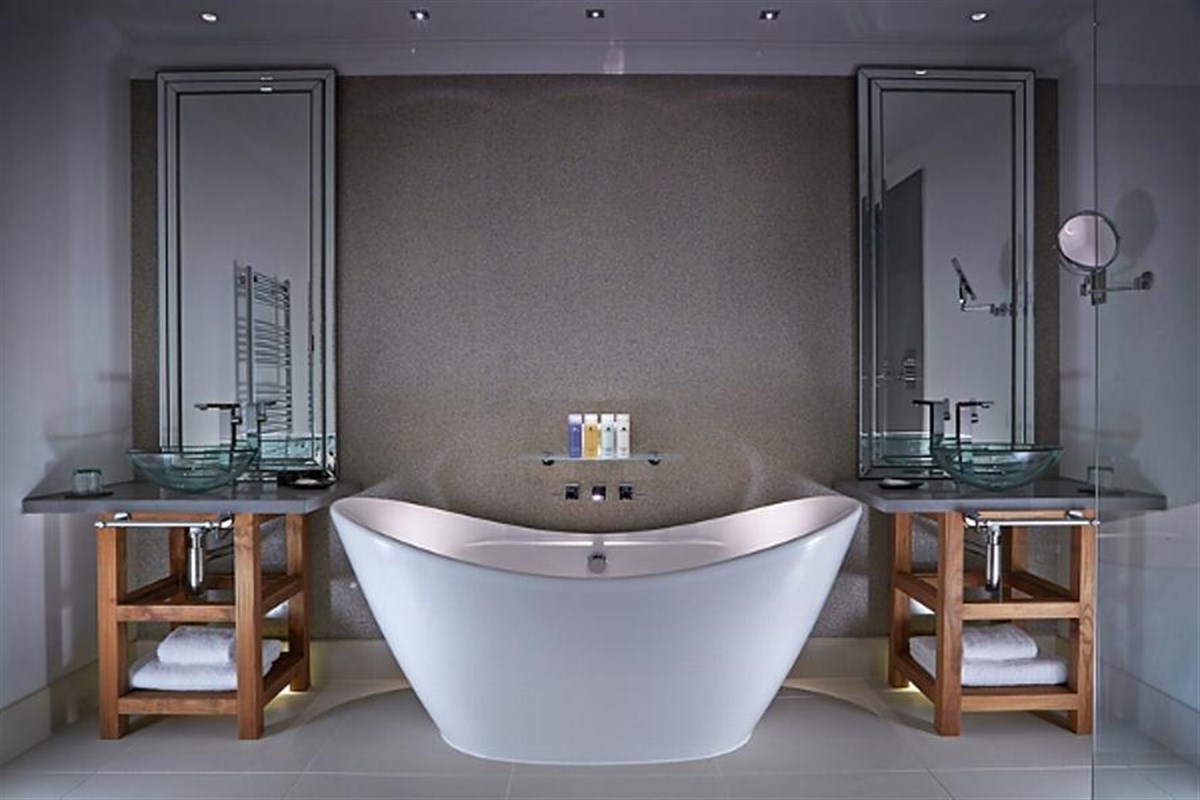 Cedar Lodge Bathroom