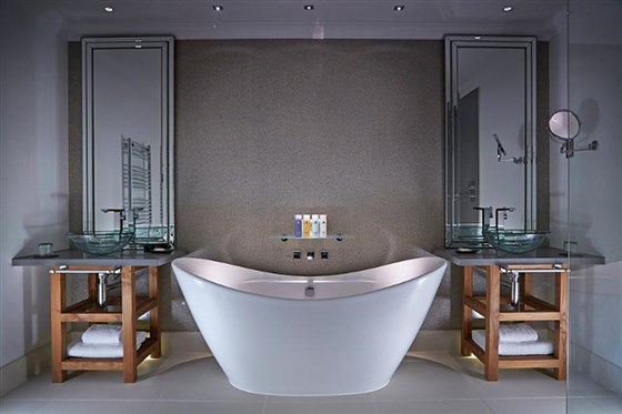 Cedar Lodge Bathroom