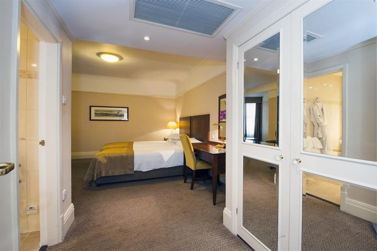 Macdonald Burlington Hotel