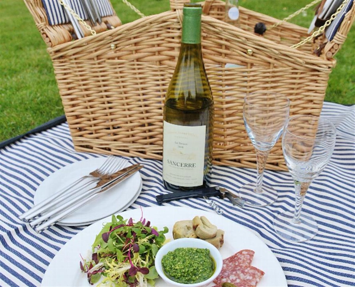 Picnic hamper