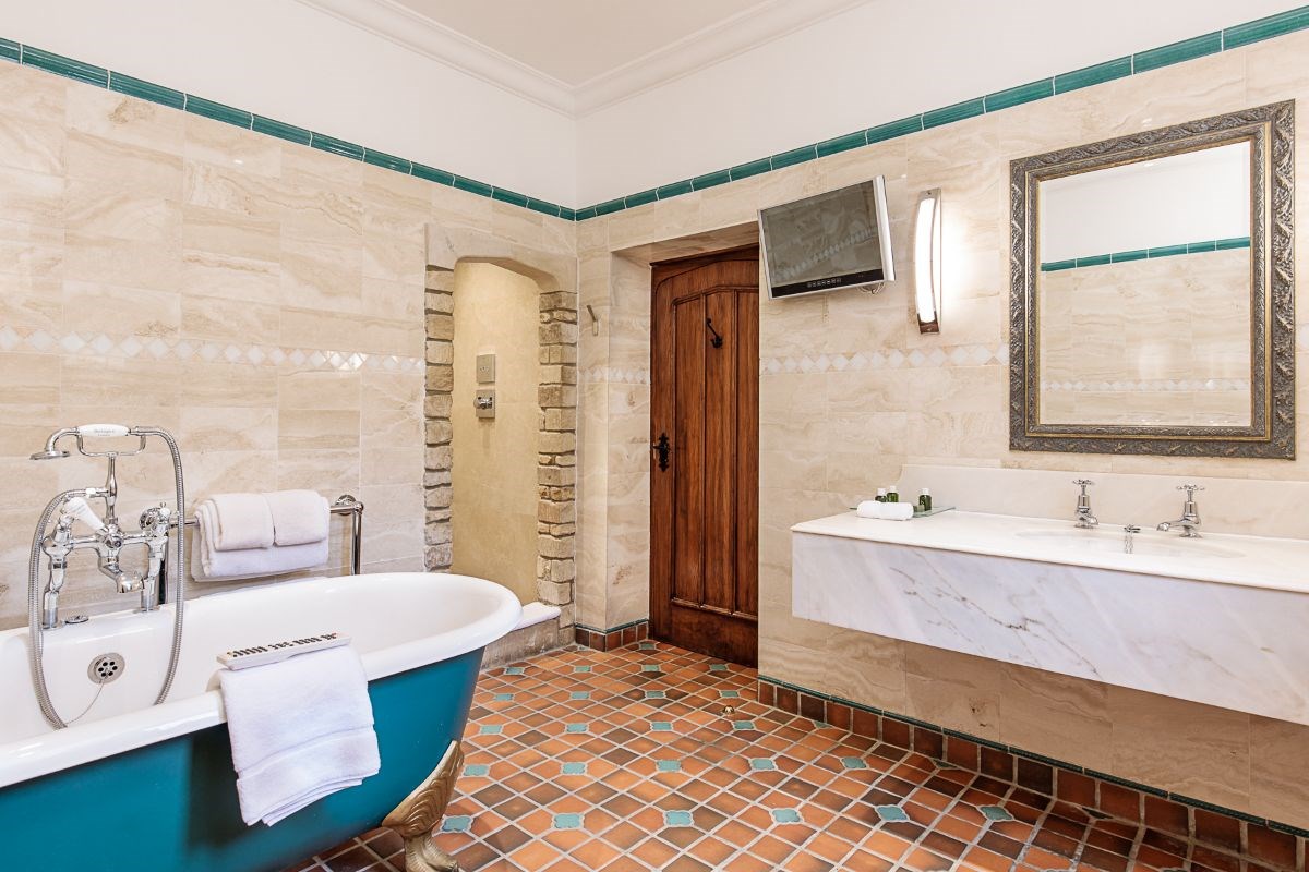 Traditional bathroom