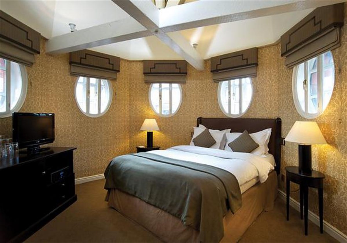 The Robinson Suite