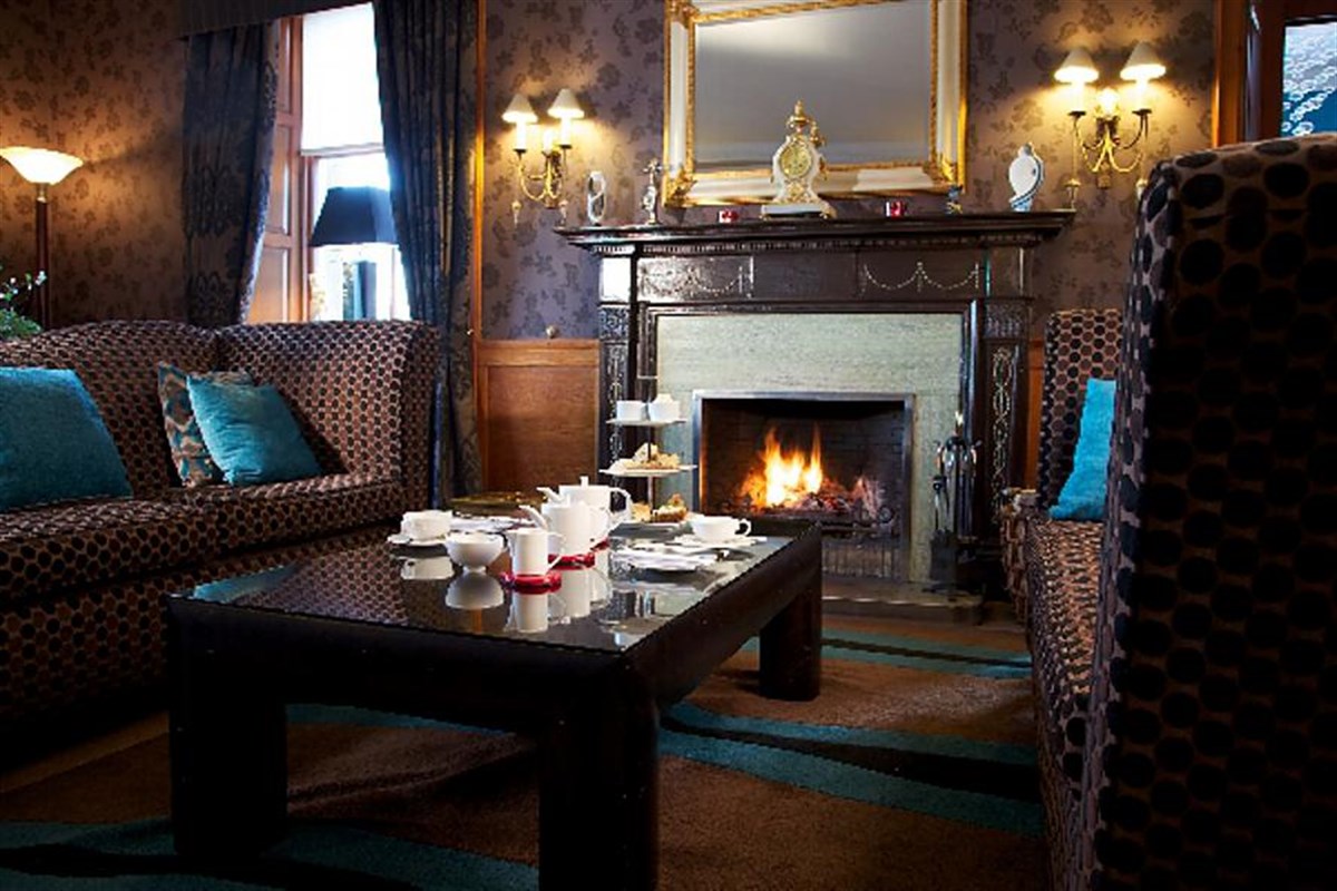 Fireside lounge