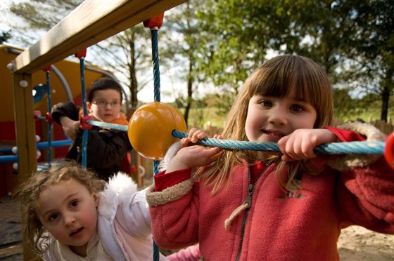 Children Playing  <span style='font-size:8px;'> Moors Valley Country Park and Forest </span>