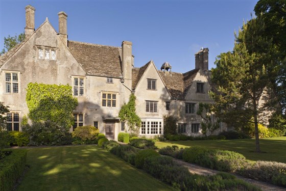 Avebury <span style='font-size:8px;'>®National Trust Images/James Dobson</span>