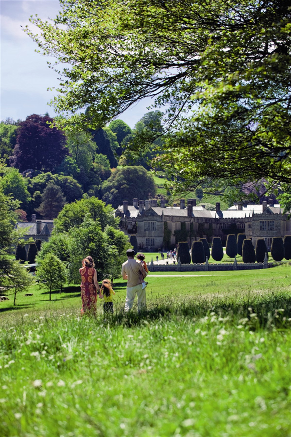 Visitantes en Lanhydrock <span style='font-size:8px;'>®National Trust Images/John Millar</span>