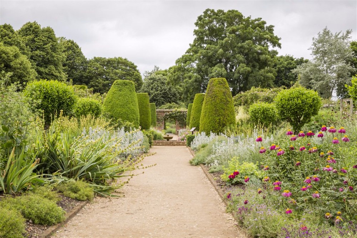  Mottisfont  <span style='font-size:8px;'>®National Trust Images/James Dobson</span>