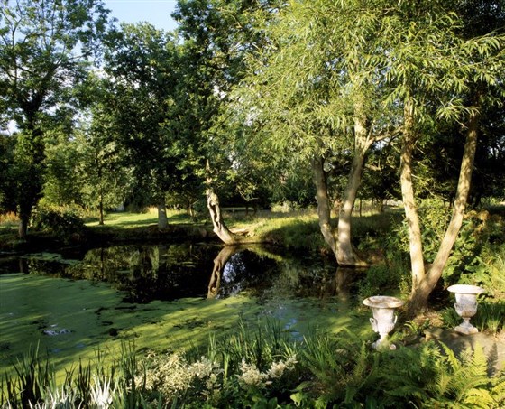 West Green House Garden  <span style='font-size:8px;'>®National Trust Images </span>