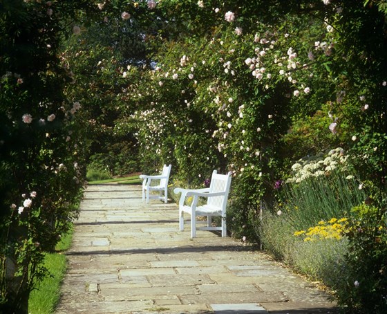 Emmetts Garden, Kent <span style='font-size:8px;'>®National Trust Imagess/David Sellman</span>