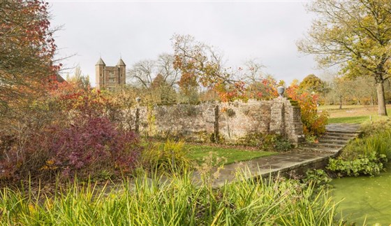 Sissinghurst Castle  <span style='font-size:8px;'>®National Trust Images/James Dobson</span>