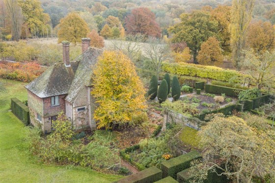 Sissinghurst Castle  <span style='font-size:8px;'>®National Trust Images/James Dobson</span>