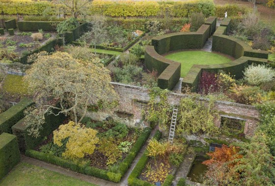Sissinghurst Castle  <span style='font-size:8px;'>®National Trust Images/James Dobson</span>