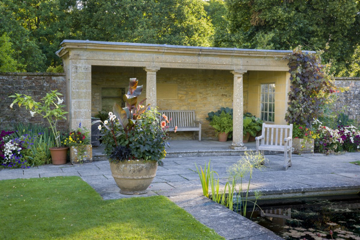 Tintinhull Garden, Somerset <span style='font-size:8px;'>®National Trust Images/Andrew Butler</span>